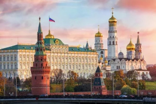 Граждане России отмечают День Конституции