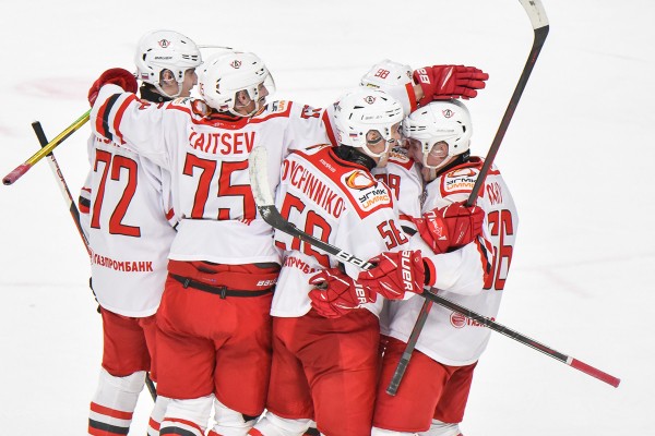 Хоккеисты «Авто» отправили шесть шайб в ворота «Молота»!