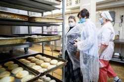 Школьное питание: специалисты тщательно следят за рационом детей