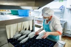 Школьное питание: специалисты тщательно следят за рационом детей