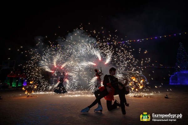 Нарядный каток стал новогодним подарком школе от социально ответственного бизнеса Нарядный каток стал новогодним подарком школе от социально ответственного бизнеса