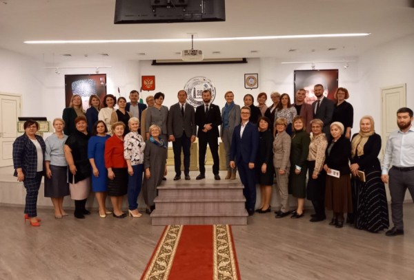 Екатеринбург и Грозный обменялись опытом развития системы образования