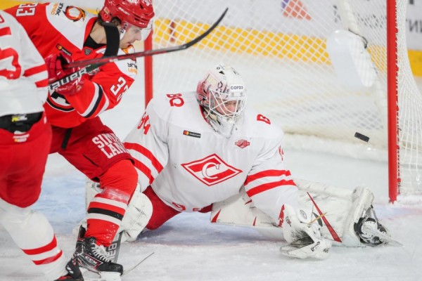 Хоккей: «Автомобилист» обыграл «Спартак» в первом матче под руководством Николая Заварухина