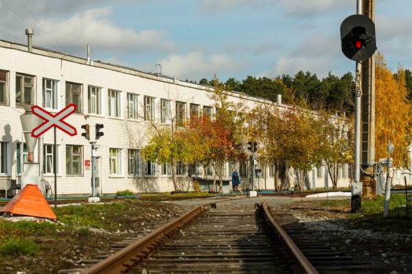 РЖД призвали граждан к бдительности на железнодорожных переездах