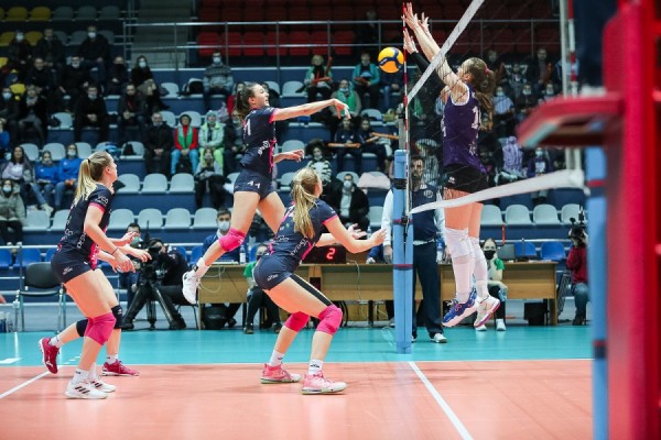 Волейбол: &laquo;Уралочка&raquo; разгромила бельгийский &laquo;Ауджим&raquo;