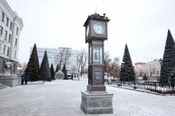 Гирлянды, шары и зоны для сэлфи. Как Екатеринбург украшен к Новому году?