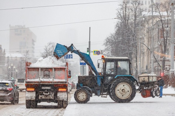 На расчистку улиц Екатеринбурга днём выйдут 193 единицы спецтехники и 388 рабочих