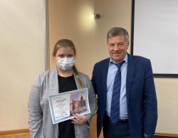 Школьники Екатеринбурга получили награды за знание Конституции России