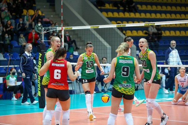 Волейбол: «Уралочка» одержала шестую победу в Суперлиге