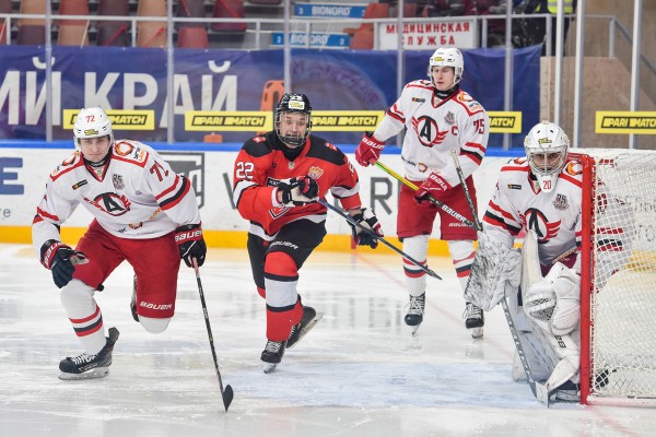 Хоккеисты «Авто» отправили шесть шайб в ворота «Молота»!