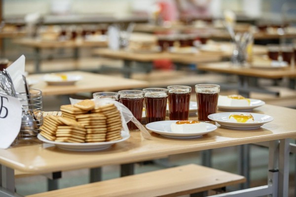 Школьное питание: специалисты тщательно следят за рационом детей