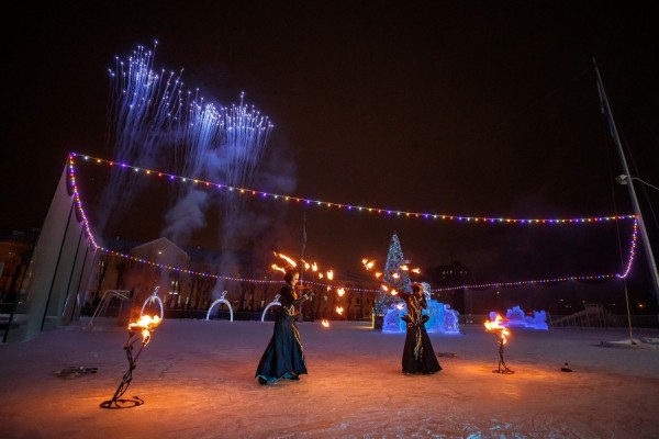 Нарядный каток стал новогодним подарком школе от социально ответственного бизнеса Нарядный каток стал новогодним подарком школе от социально ответственного бизнеса