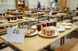 Школьное питание: специалисты тщательно следят за рационом детей