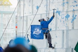 Взяли штурмом: спортсмены Екатеринбурга отметили закрытие ледового городка