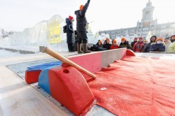 Взяли штурмом: спортсмены Екатеринбурга отметили закрытие ледового городка