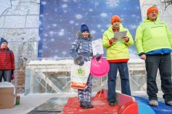 Взяли штурмом: спортсмены Екатеринбурга отметили закрытие ледового городка