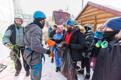 Взяли штурмом: спортсмены Екатеринбурга отметили закрытие ледового городка
