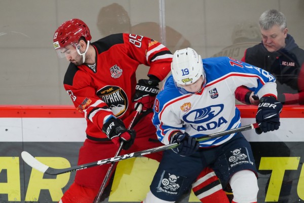 «Горняк-УГМК» разгромил на родном льду «Ладу»