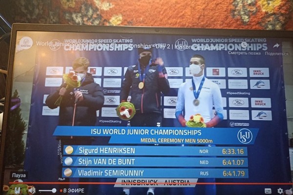 Конькобежный спорт: юниор из Екатеринбурга взял бронзу на чемпионате мира в Австрии