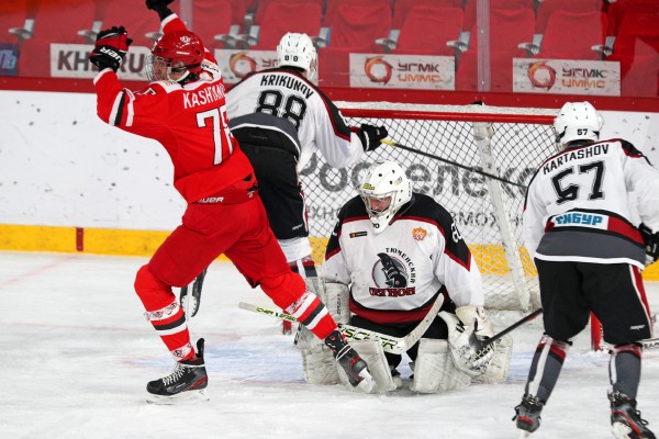 Хоккеисты «Авто» забросили две шайбы в меньшинстве и вновь разгромили «Тюменский Легион»