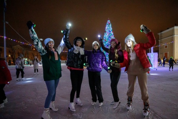 Как провести новогодние праздники с пользой? Пойти на каток