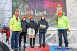 Взяли штурмом: спортсмены Екатеринбурга отметили закрытие ледового городка