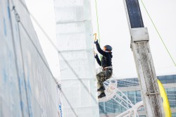 Взяли штурмом: спортсмены Екатеринбурга отметили закрытие ледового городка