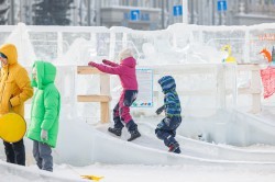 Взяли штурмом: спортсмены Екатеринбурга отметили закрытие ледового городка