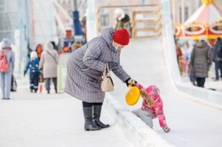 Взяли штурмом: спортсмены Екатеринбурга отметили закрытие ледового городка