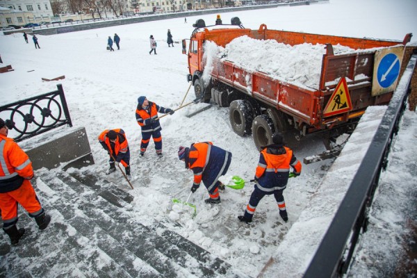 Екатеринбург стал чище на 13 тысяч тонн снега