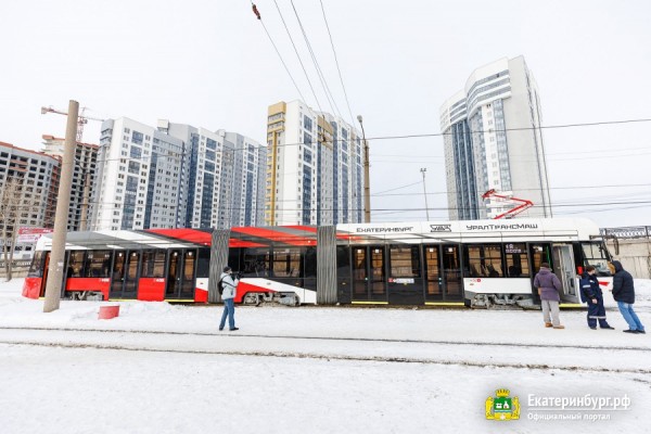 Видели трёхсекционный трамвай? Новый вагон начал курсировать по улицам Екатеринбурга