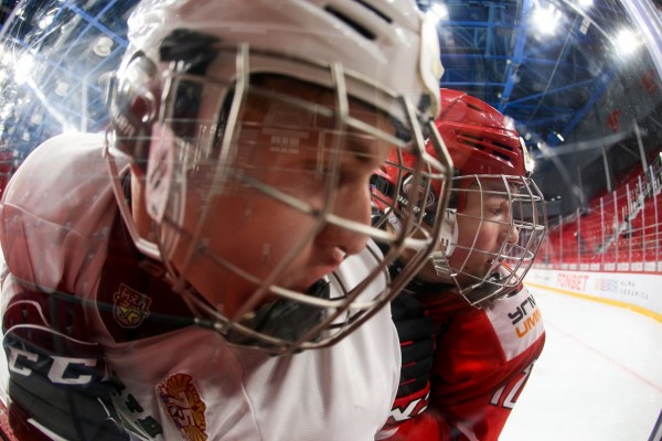 Молодёжка отыграла 4 шайбы за 15 минут, но уступила «Мамонтам Югры»