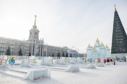 Взяли штурмом: спортсмены Екатеринбурга отметили закрытие ледового городка