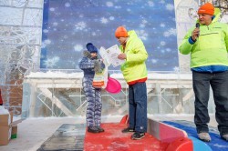 Взяли штурмом: спортсмены Екатеринбурга отметили закрытие ледового городка