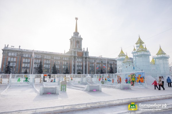 Взяли штурмом: спортсмены Екатеринбурга отметили закрытие ледового городка