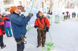 Взяли штурмом: спортсмены Екатеринбурга отметили закрытие ледового городка