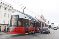 Видели трёхсекционный трамвай? Новый вагон начал курсировать по улицам Екатеринбурга