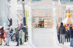 Взяли штурмом: спортсмены Екатеринбурга отметили закрытие ледового городка