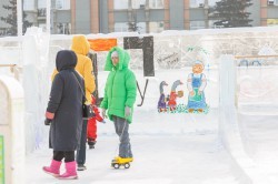Взяли штурмом: спортсмены Екатеринбурга отметили закрытие ледового городка