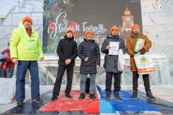 Взяли штурмом: спортсмены Екатеринбурга отметили закрытие ледового городка