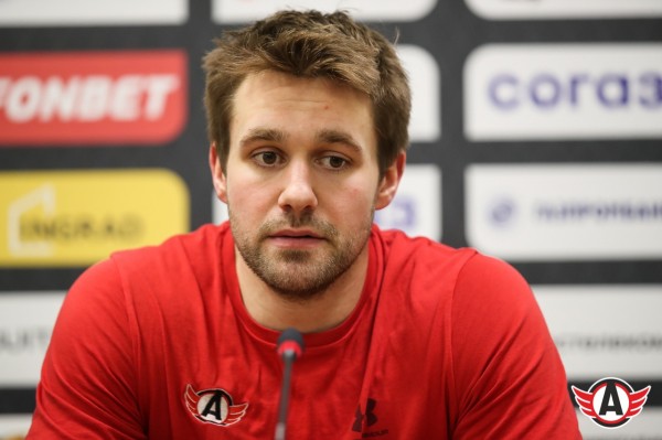 Николай Заварухин: «Была хорошая команда на льду, была «живая» лавка. За это спасибо ребятам»