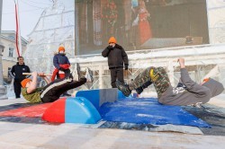 Взяли штурмом: спортсмены Екатеринбурга отметили закрытие ледового городка