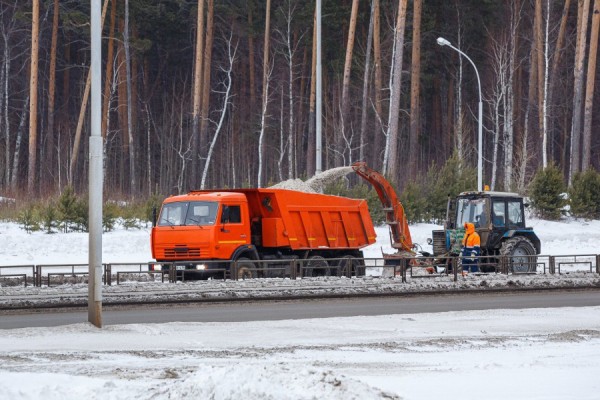 Коммунальщики за трое суток отправили на полигоны более 39 тысяч тонн снега