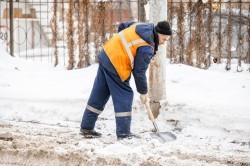 Екатеринбург стал чище на 13 тысяч тонн снега