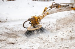 Екатеринбург стал чище на 13 тысяч тонн снега
