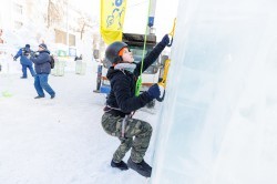 Взяли штурмом: спортсмены Екатеринбурга отметили закрытие ледового городка
