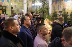 Православные христиане Екатеринбурга отмечают светлый праздник Рождества Христова Православные христиане Екатеринбурга отмечают светлый праздник Рождества Христова