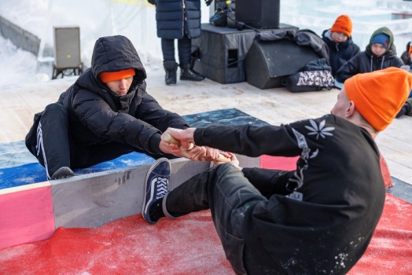 Взяли штурмом: спортсмены Екатеринбурга отметили закрытие ледового городка