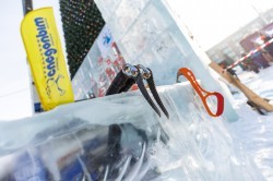 Взяли штурмом: спортсмены Екатеринбурга отметили закрытие ледового городка