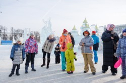 Взяли штурмом: спортсмены Екатеринбурга отметили закрытие ледового городка